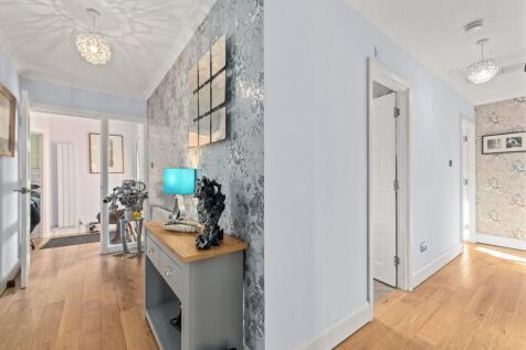 4 bed, 2 bath Detached Bungalow in Cardiff - Photo 16