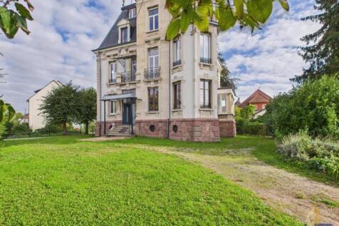 MANOIR