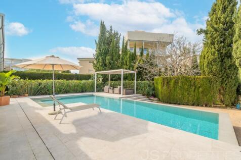 Exclusive Move-In Ready Villa Just Steps from the Sea in Llenaire
