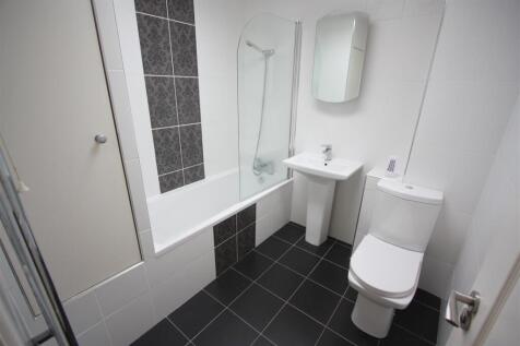 8 Lakeview Court Bathroom