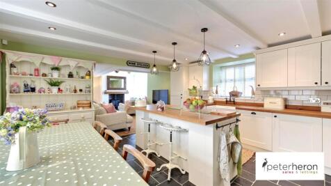 Kitchen &amp; Dining Area