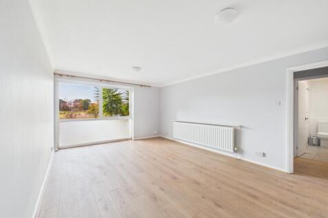 2-bed flat on Mintern Close, Hedge Lane, LONDON, N13, £1,750/mo