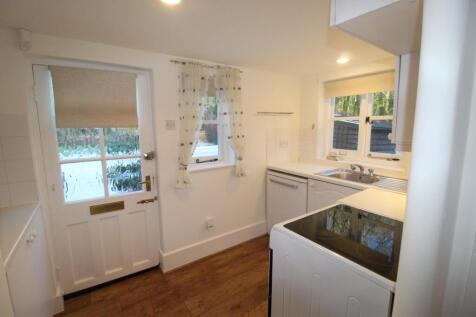 KITCHEN 1.JPG