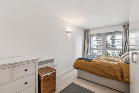 2 bed, 2 bath Apartment in cardiff - Photo 9