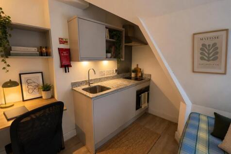 dressed kitchen.jpg