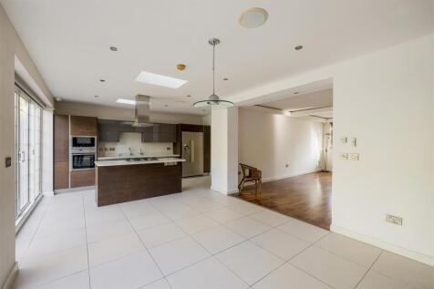 Hermitage Close, E18