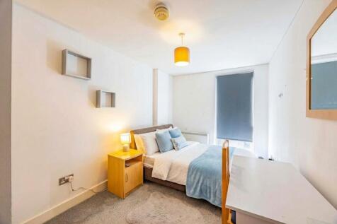2-bed flat on Derby Road, Nottingham, NG1, £1,000/mo
