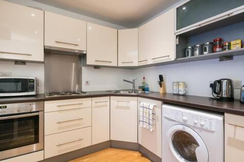 2 bed flat to rent Stanley Park Rd, London SM6 0H