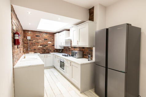 67 Woodcroft Road Kitchen 1