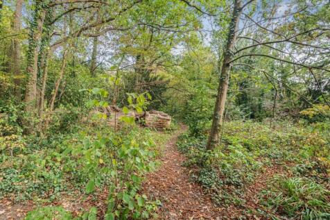 ACCESS TO WOODLAND AREA