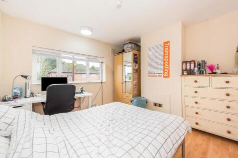 Ripley Avenue, Egham, Surrey, TW20 photo 4