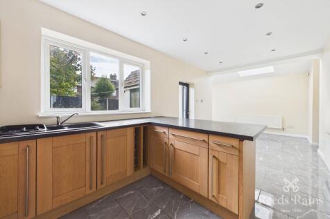 Haughton Close, Woodley, Stockport, Cheshire, SK6 photo 4