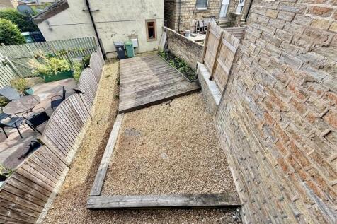 OUTSIDE GARDEN AND PARKING