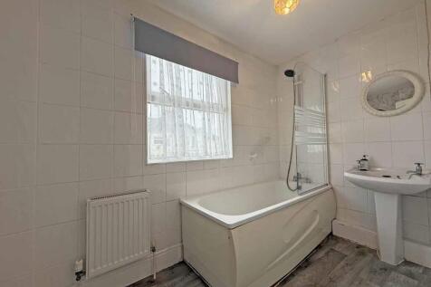 Florence Place 7 - Bathroom.jpg