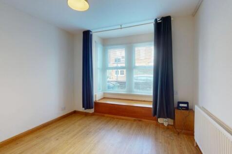 Bedroom 1 - Angle...