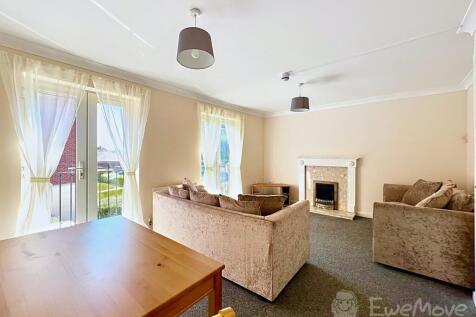 Communal Lounge  and Dining