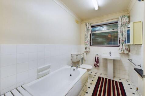 GROUND FLOOR BATHROOM