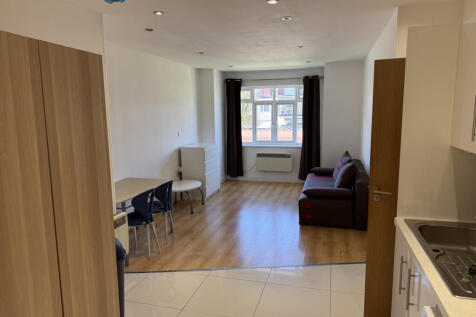 1 bed flat to rent Simon Court, London NW4