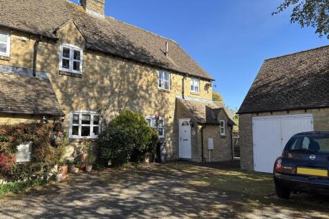 4 Manor Farm - Front photo.jpeg