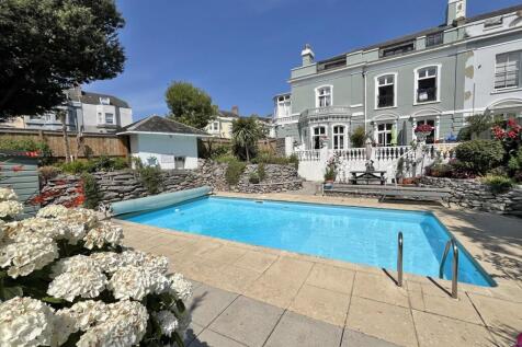 Nelson Gardens 1L - Front..jpg