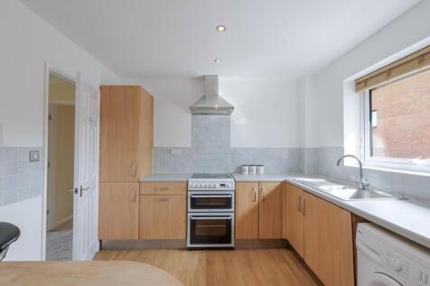 2-bed-charlton-kings11.jpg