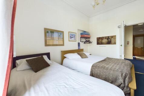 CAM03481G0-PR0082-STILL009