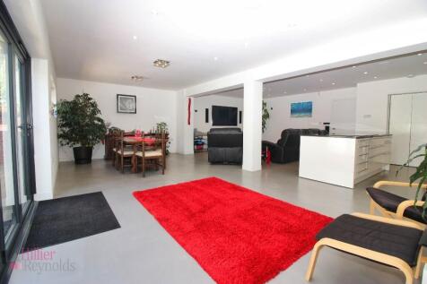 Living Room/Kitchen