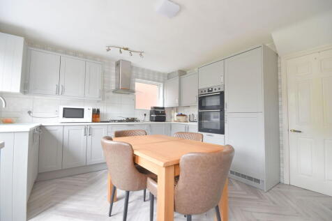 4 bed detached - Athlestan Way, Stretton, Burton-on-trent, DE13 0XZ image 3