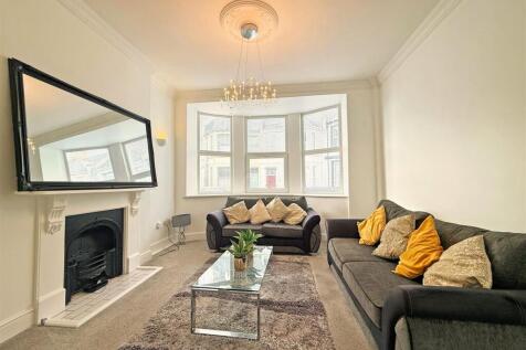 Whittington Street 68 - Lounge FRONT.jpg
