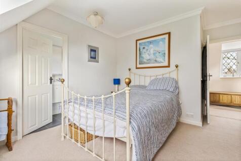 5 Parklands Ave New-002.JPG