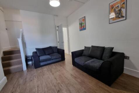 5-bed house on Rosebery Street, Loughborough, £2,383/mo