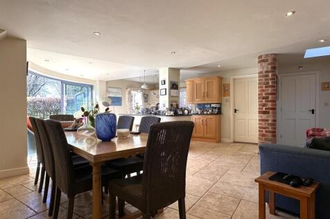 Open-Plan Living/Dining Kitchen 574