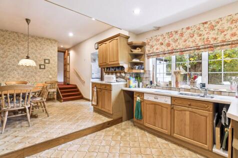 4 bed, 4 bath Detached in Glasgow - Photo 18