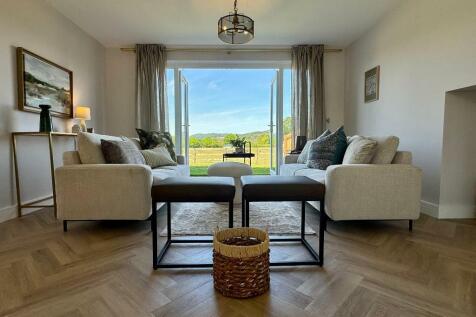 Bi-fold doors to the rear garden