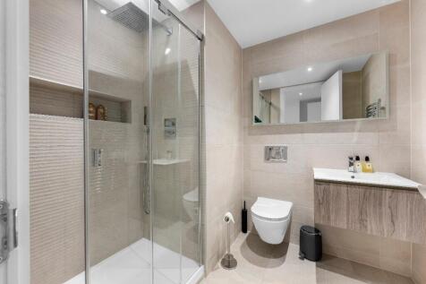 4 bed, 4 bath Apartment in Manchester - Photo 11