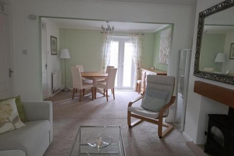 Lounge / Dining Room Picture 3