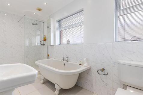 A34 - 30 Manscombe Road, Torquay - 250915.jpg