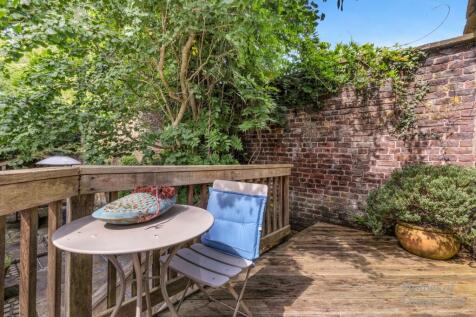 Coach House - Balcony