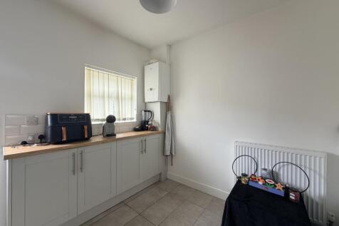 Town End, Leeds, West Yorkshire, LS25 photo 3