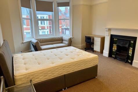 Bed 1.jpg