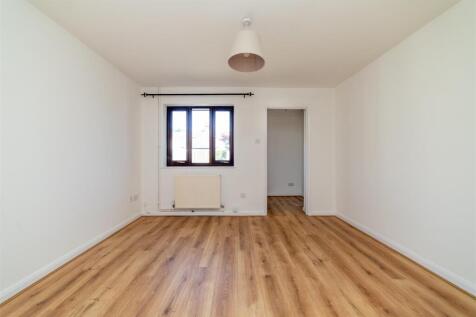 1 Daisy Court (8 of 11).jpg