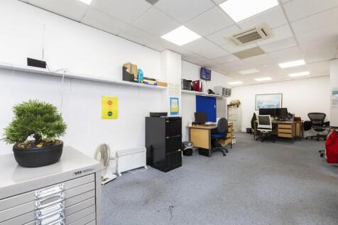 1 Hollybush Gardens  11.jpg