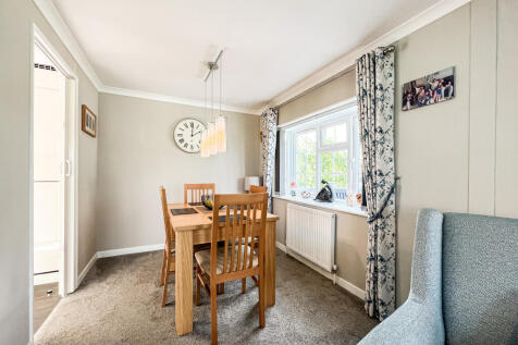 31 Tower Court - dining area