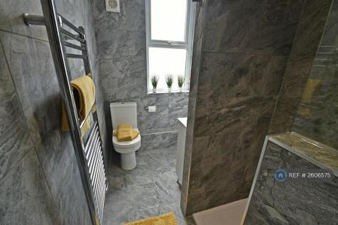 Main Bathrrom (2 People Sharing)