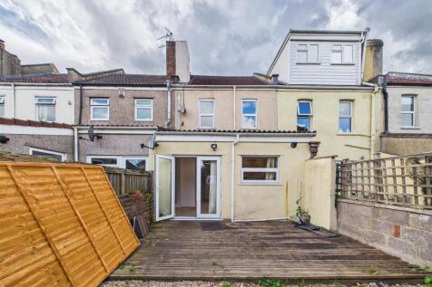 Two bedroom house for auction, St George  (13).jpg