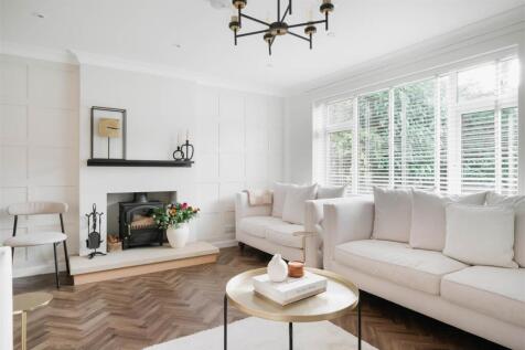 Living Room-6.jpg