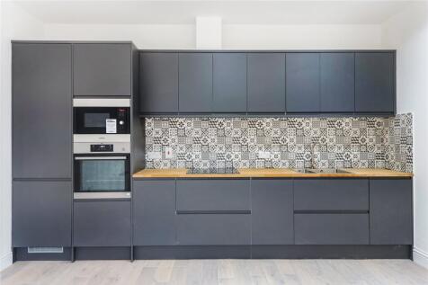 Stylish Two-Bedroom Flat with Modern Open-Plan Li