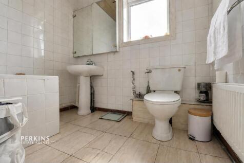 BATHROOM J.jpg
