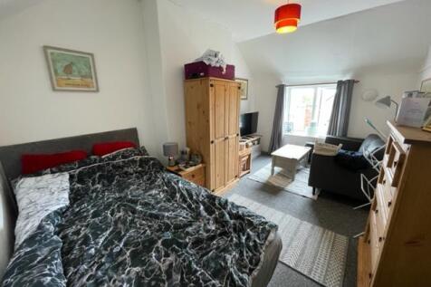 146 high street new livng room pic.jpg