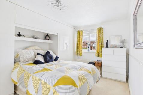 CAM03729G0-PR0056-STILL032